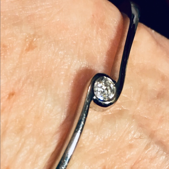 Dainty bracelet w/ easy open clasp - Picture 2 of 4